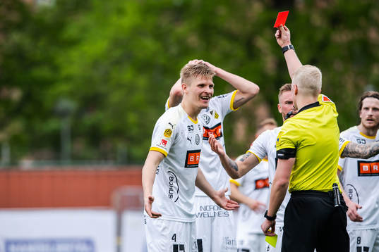 Häckens Juhani Ojala tilldelas en utvisning
