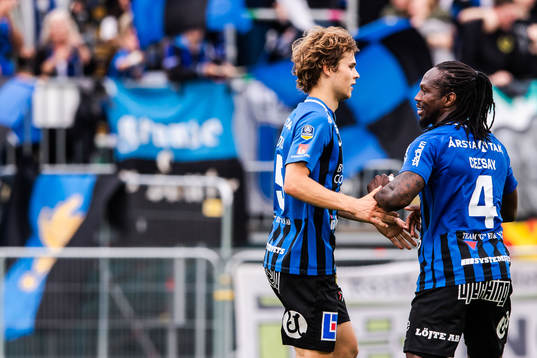 Sirius Sam Lundholm och Kebba Ceesay jublar
