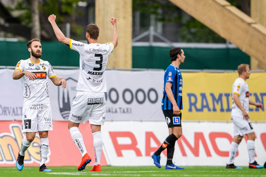 Häckens Oskar Sverrisson och Johan Hammar jublar