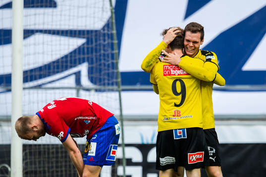 Mjällbys Joel Nilsson och Jacob Bergström jublar