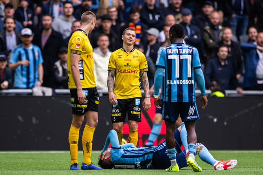 Djurgårdens Fredrik Ulvestad ligger ner