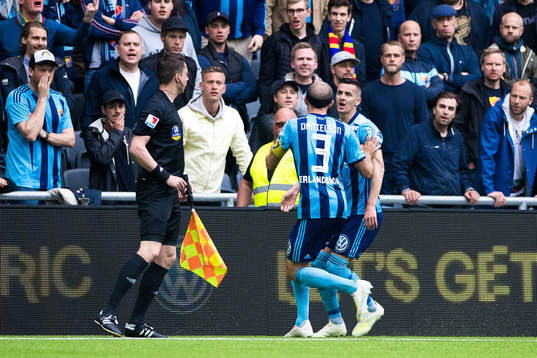 Djurgårdens Haris Radetinac reagerar mot assisterande
