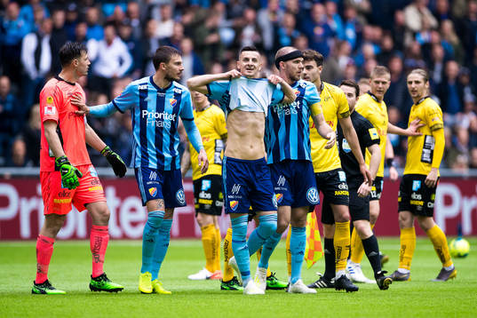 Djurgårdens Haris Radetinac blir utvisad