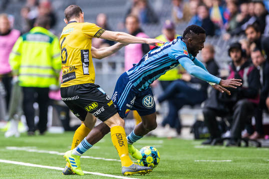 Elfsborgs Jon Jönsson och Djurgårdens Mohamed Buya Turay