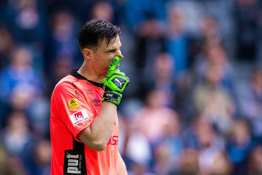 Elfsborgs målvakt Kevin Stuhr Ellegaard deppar