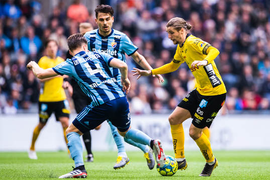 Djurgårdens Jacob Une Larsson och Elfsborgs Pawel Cibicki