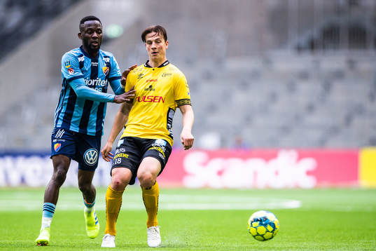 Djurgårdens Mohamed Buya Turay och Elfsborgs Simon Olsson
