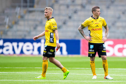 Elfsborgs Simon Strand och Samuel Holmén deppar