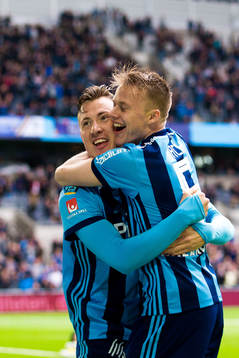Djurgårdens Fredrik Ulvestad jublar med Elliot Käck