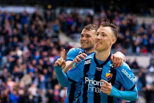 Djurgårdens Fredrik Ulvestad (m) jublar med Jesper