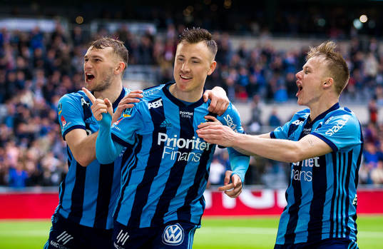 Djurgårdens Fredrik Ulvestad (m) jublar med Jesper