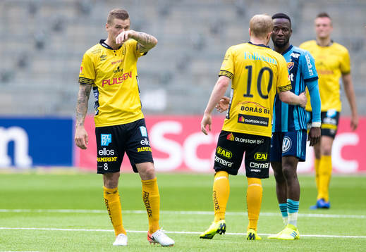Elfsborgs Samuel Holmén och Simon Lundevall deppar med