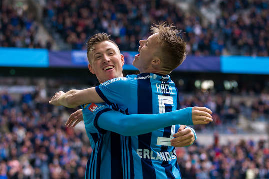 Djurgårdens Fredrik Ulvestad jublar med Elliot Käck
