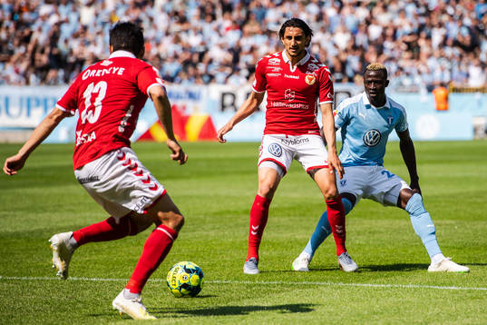 Kalmars Mahmoud Eid och Malmö FFs Bonke Innocent