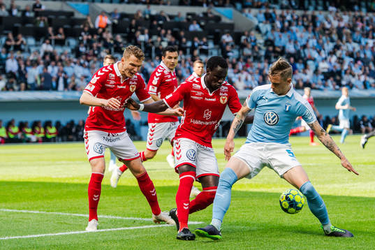 Kalmars Piotr Johansson och Papa Alioune Diouf mot Malmö