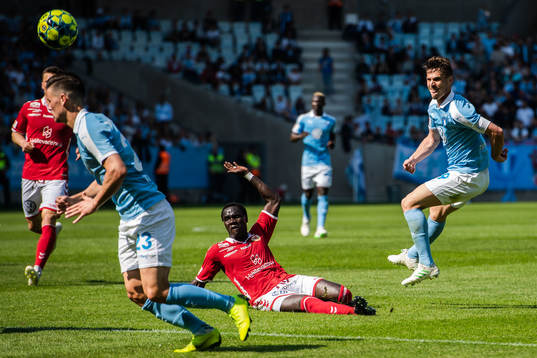 Malmö FFs Markus Rosenberg och Kalmars Papa Alioune Diouf