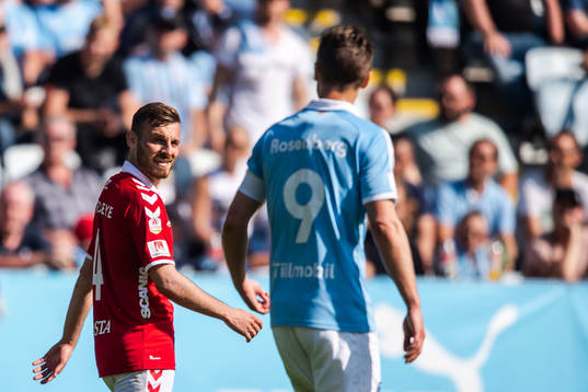 Malmö FFs Markus Rosenberg i en ordväxling med Kalmars
