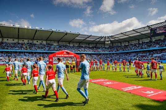 Spelarna gör entré på Stadion