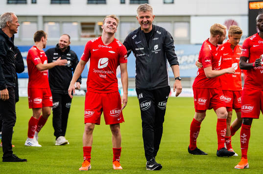 Petter Strand of Brann and Lars Arne Nilsen, head coach of