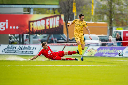 Ruben Yttergård Jenssen of Brann and Amor Yonas Layouni of