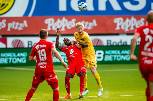 Karamoko Daouda Bamba of Brann and Vegard Bergan of