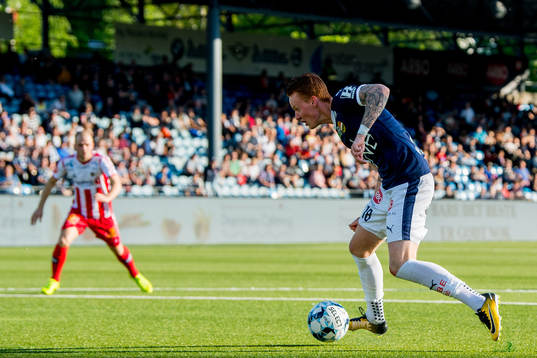 Martin Rønning Ovenstad of Strømsgodset scores 2-1