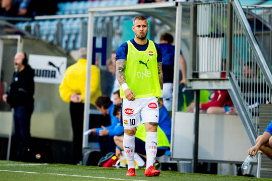 Marcus Pedersen of Strømsgodset warms up
