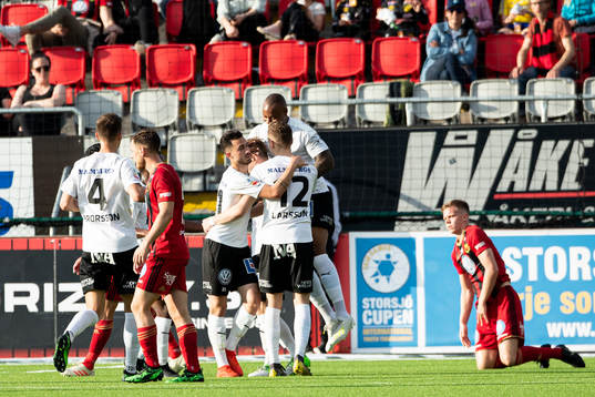 Örebros spelare jublar