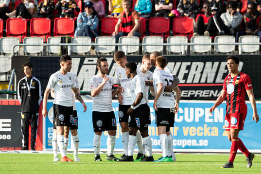 Örebros spelare jublar