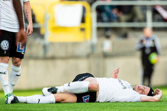 Örebros Daniel Björkman ligger skadad