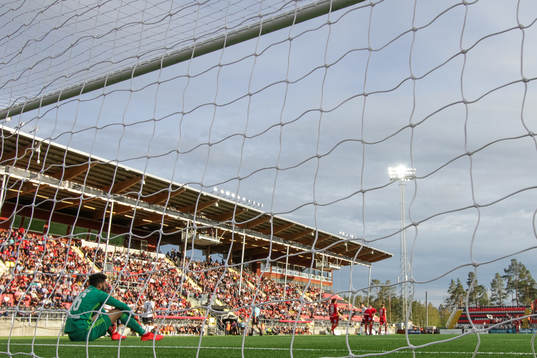 Östersunds målvakt Sixten Mohlin deppar