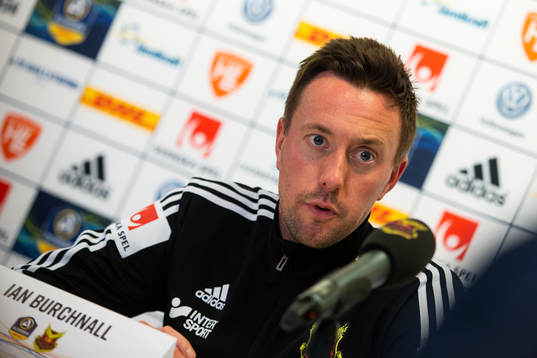 Östersunds tränare Ian Burchnall på presskonferans