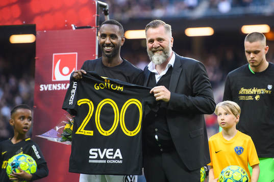 s Henok Goitom hyllas för sin 200e match