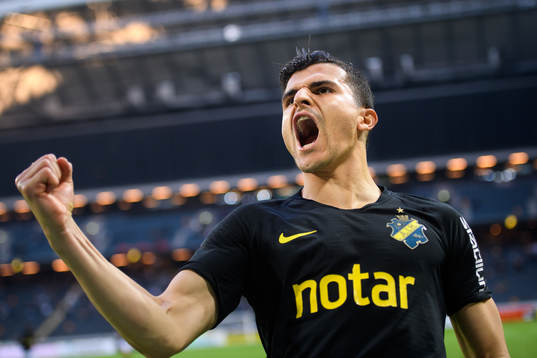 s Tarik Elyounoussi jublar