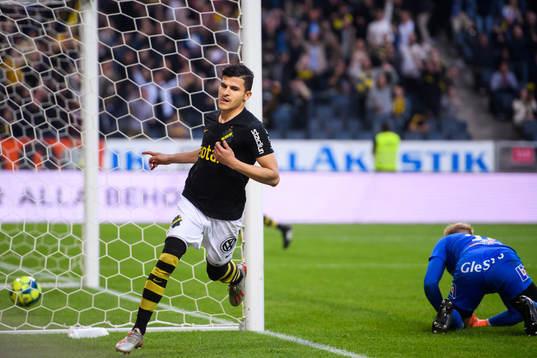 s Tarik Elyounoussi jublar