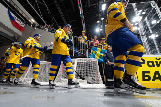 Gabriel Landeskog and Patric Hörnqvist of Sweden enters
