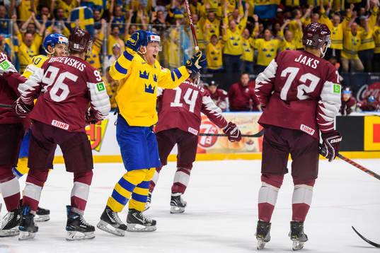 Patric Hörnqvist of Sweden celebrate