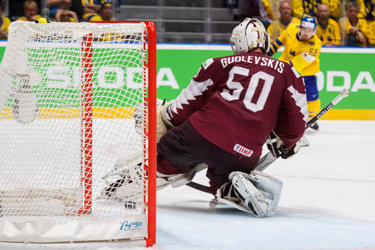 Anton Lander of Sweden scores the 3-3 goal behind