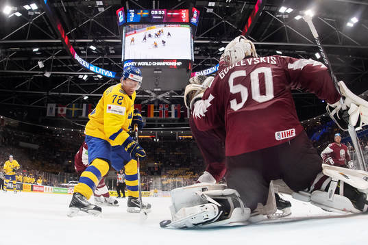 Patric Hörnqvist of Sweden scores 4-3 behind goaltender