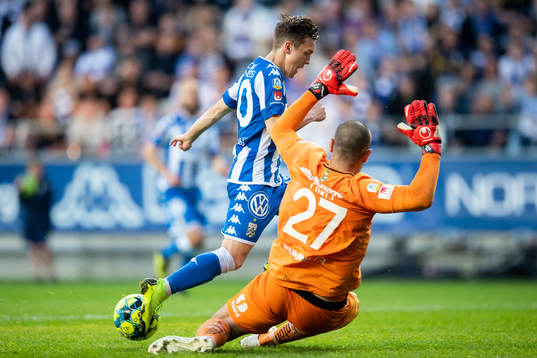 IFK Göteborgs Patrik Karlsson Lagemyr med målchans mot