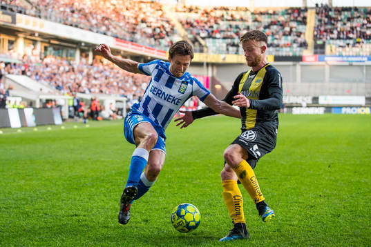 IFK Göteborgs Lasse Vibe mot Hammarbys Dennis Widgren