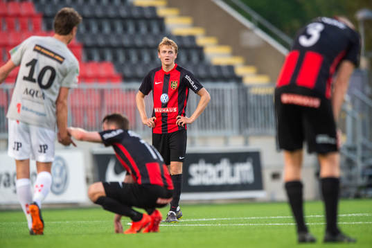Brommapojkarnas Oskar Fallenius deppar