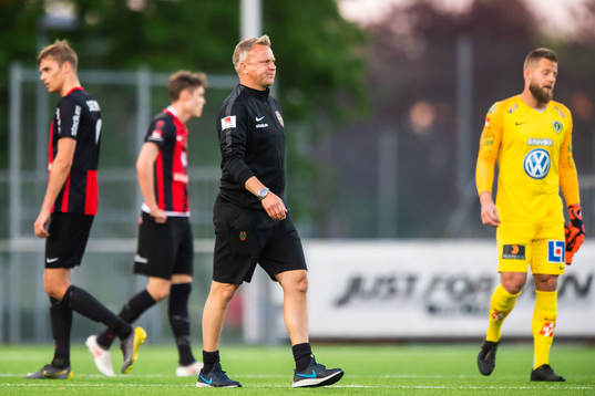Brommapojkarnas tränare Roberth Björknesjö deppar