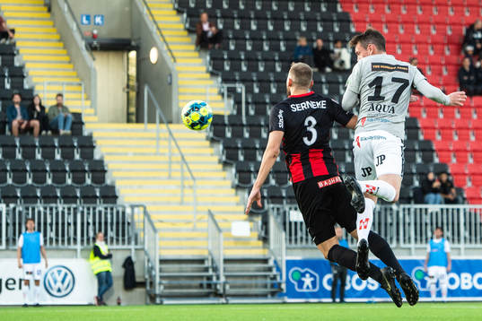 Jönköpings Daryl Smylie gör 2-0