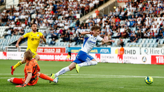 Målchans för IFK Norrköpings Christoffer Nyman förbi