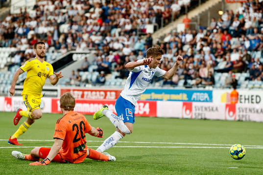 Målchans för IFK Norrköpings Christoffer Nyman förbi