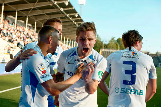 IFK Norrköpings Jordan Larsson och Christoffer Nyman jublar