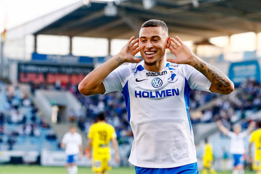 IFK Norrköpings Jordan Larsson jublar