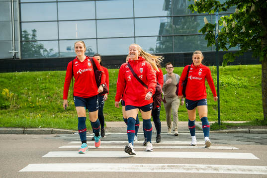 Isabell Lehn Herlovsen, Therese Sessy Åsland and Emilie