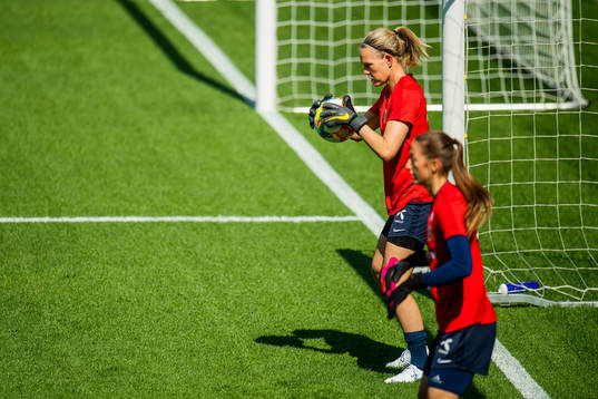 Goalkeeper Ingrid Hjelmseth and goalkeeper Cecilie